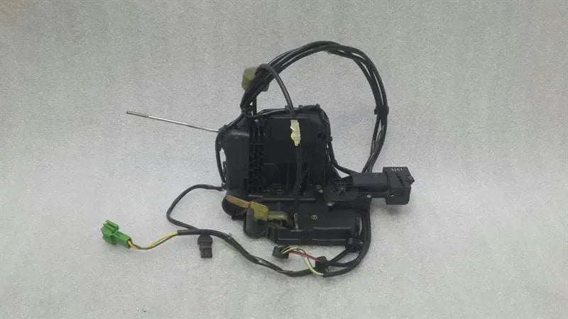 Mercedes E W211 front right door lock A2117201435 door lock right keyless
