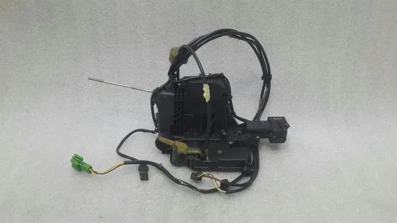 Mercedes E W211 front right door lock A2117201435 door lock right keyless
