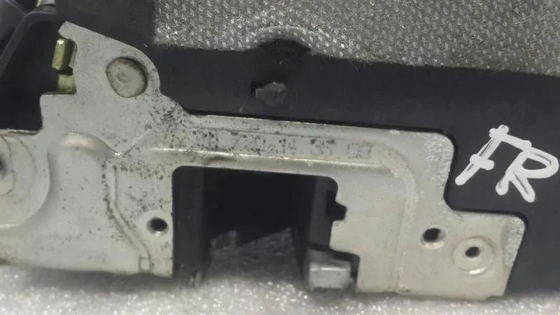 Mercedes E W211 front right door lock A2117201435 door lock right keyless