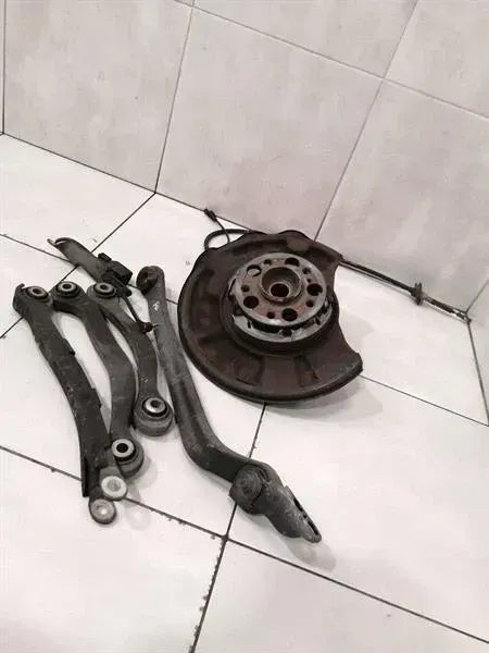 Mercedes SL R230 Left Rear Hub A2303505108 Wheel Bearing Housing Rear LI M113 M275