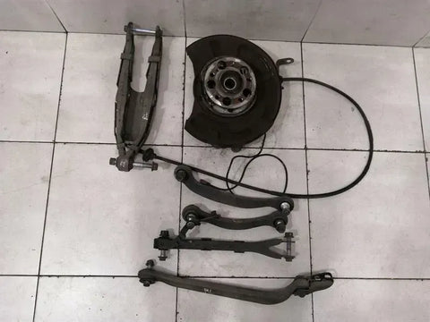 Mercedes E55 AMG W211 Left Rear Hub A2113504508 Wheel Bearing Housing Rear Left