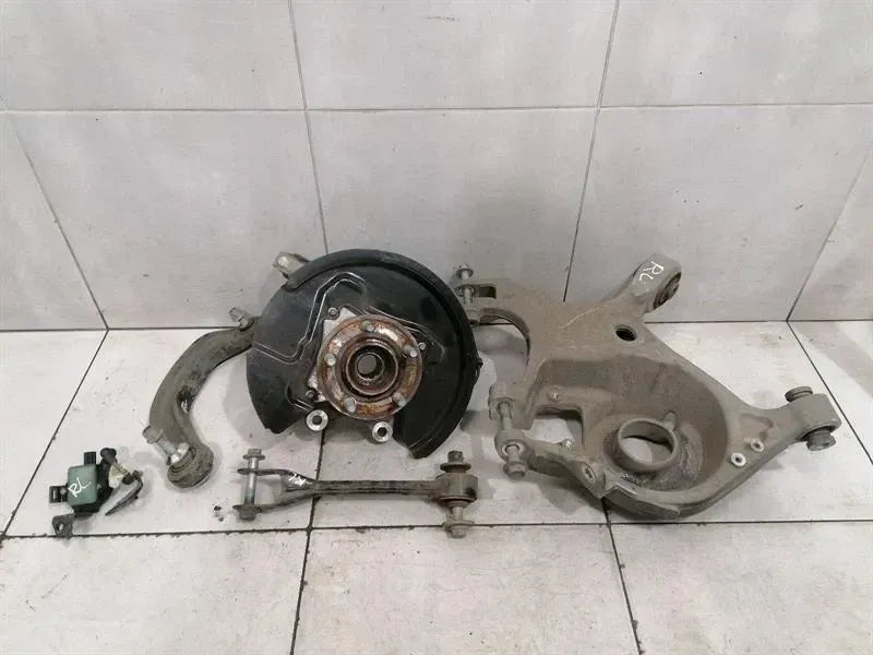 Ford Mustang MK6 S550 Left Rear Hub FR3Z-5B759-J Wheel Bearing Housing Rear Left