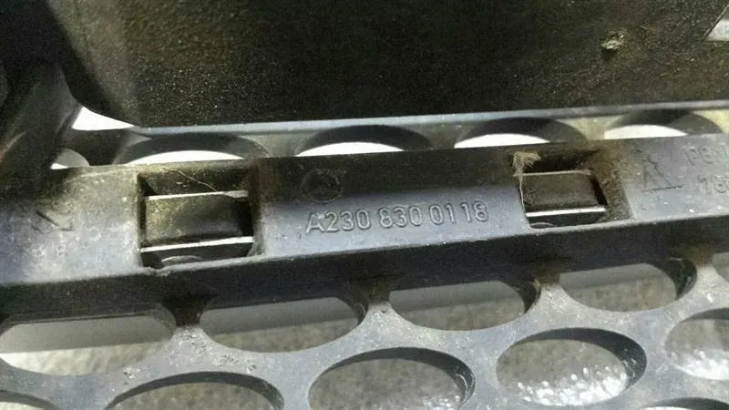 Mercedes SL R230 Bonnet Grille Set A2308300118 Bonnet Grille Set