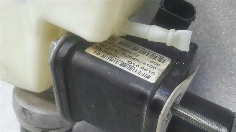 Mercedes SL R230 Brake Master Cylinder A0004300412 Main Brake Cylinder M113