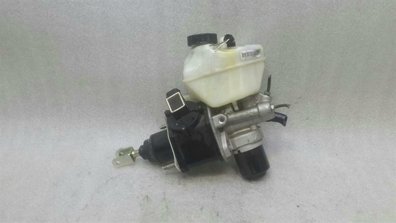 Mercedes SL R230 Brake Master Cylinder A0004300412 Main Brake Cylinder M113