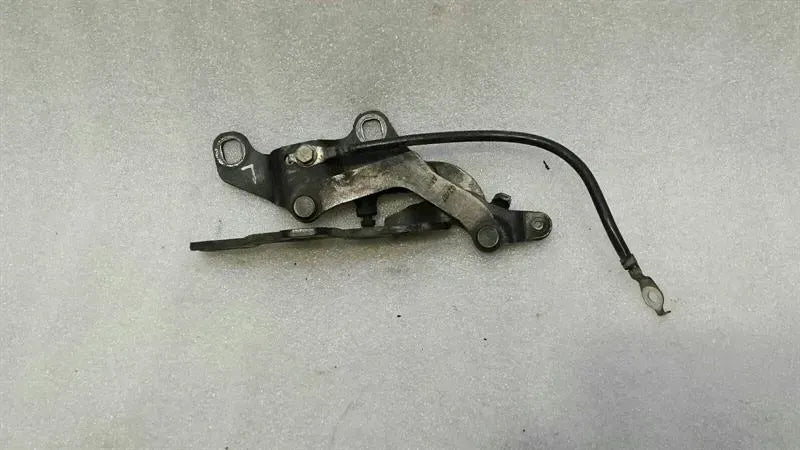 BMW 1 Series E87 Bonnet Hinge LHS 7060559 Bonnet Hinge Left