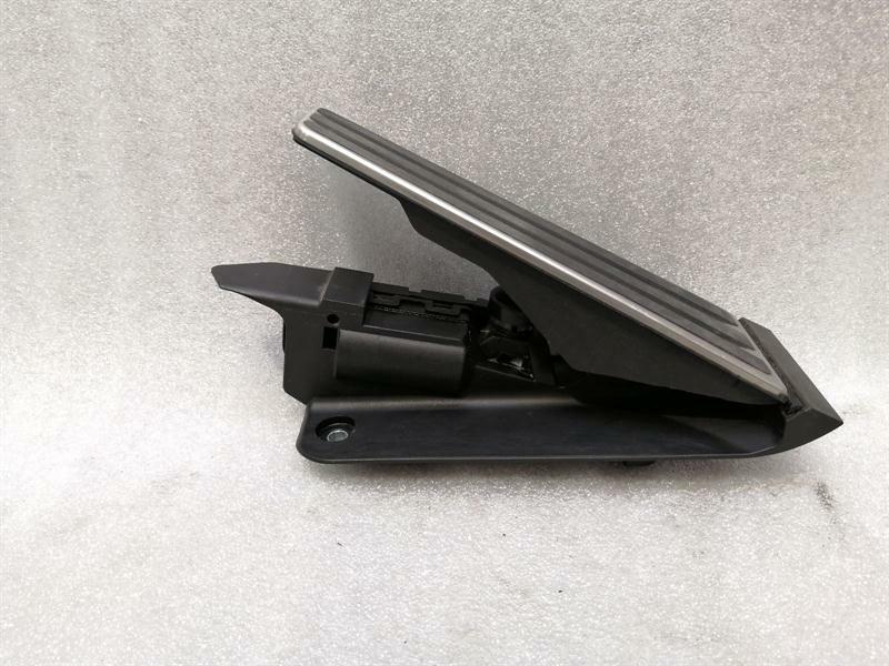 Porsche Panamera 970 Gas Pedal (Electrical) 97042302101 Accelerator Pedal PDK