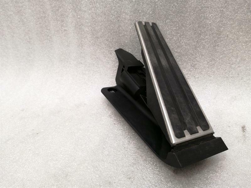 Porsche Panamera 970 Gas Pedal (Electrical) 97042302101 Accelerator Pedal PDK