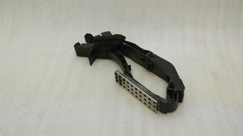 Mercedes E Class W211 Gas Pedal (Electrical) A1713000104 Accelerator Pedal AMG W219