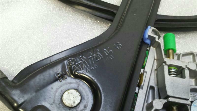 Mercedes SLK R171 Right Front Door Winder A1717200246 Window Regulator Front RE