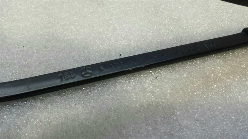 Mercedes SLK R171 RHD Wiper arm A1718200944 right handlebar