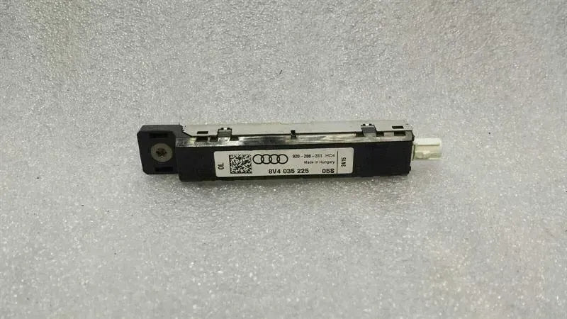 Audi S3 8V aerial / antenna 8V4035225 antenna.