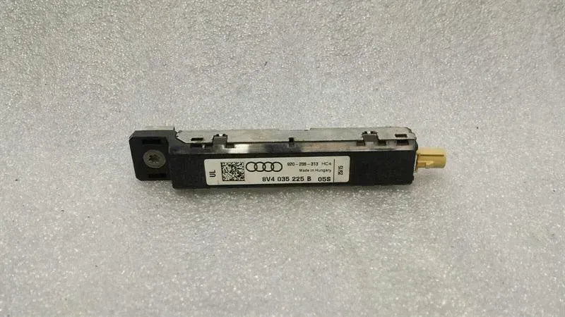 Audi S3 8V Aerial / Antenna 8V4035225B Antenna.