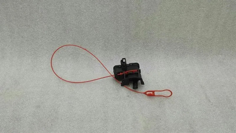 Audi A4 8K Fuel Cap Actuator 8K0862153H Fuel Cap Actuator