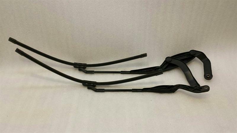 Mercedes CLS W219 RHD Wiper Arm A2118201444 Right Handlebar Set