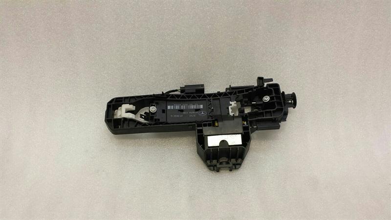 Mercedes E Class W212 Front Left Handle Carrier A2047602534 Door Handle Carrier VL