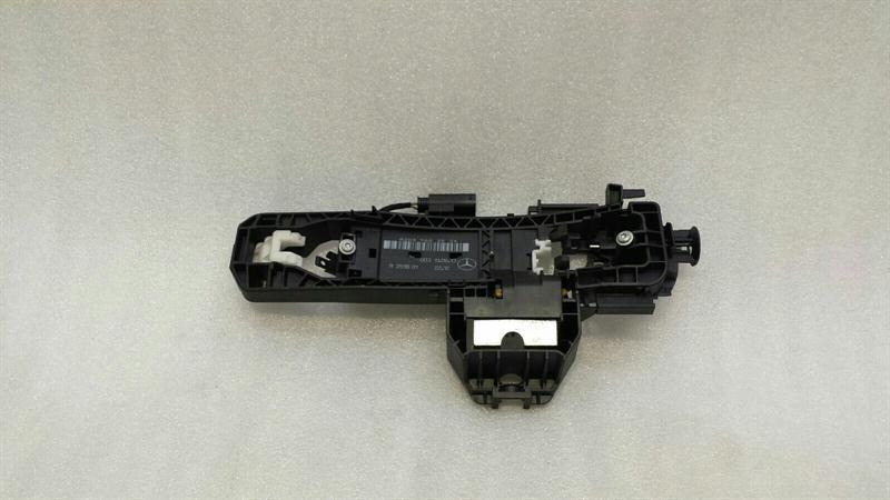 Mercedes E Class W212 Front Left Handle Carrier A2047602534 Door Handle Carrier VL