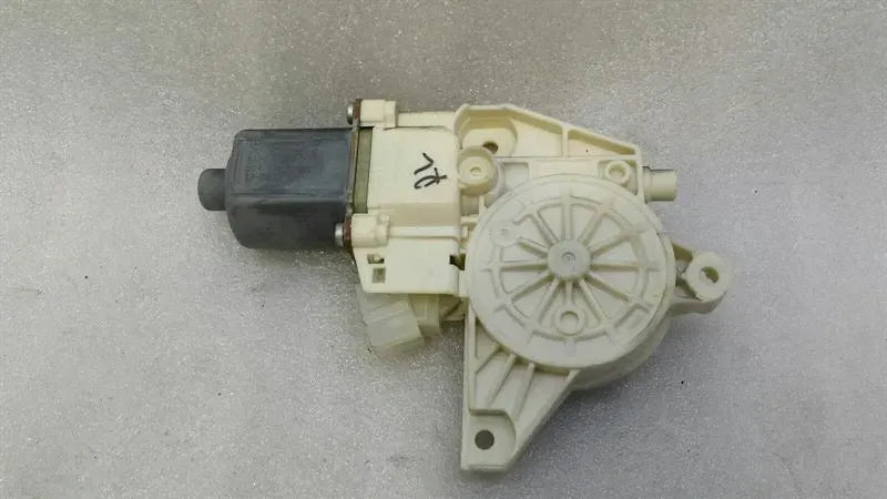 Mercedes E Class W212 Rear Door Window Motor A2048200542 Window Regulator Motor