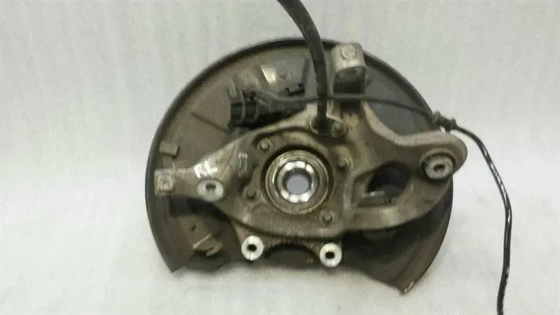 Mercedes E Class W212 Left Rear Hub A2043500741 Wheel Bearing Housing Rear Left AMG