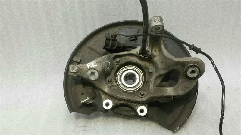 Mercedes E Class W212 Left Rear Hub A2043500741 Wheel Bearing Housing Rear Left AMG