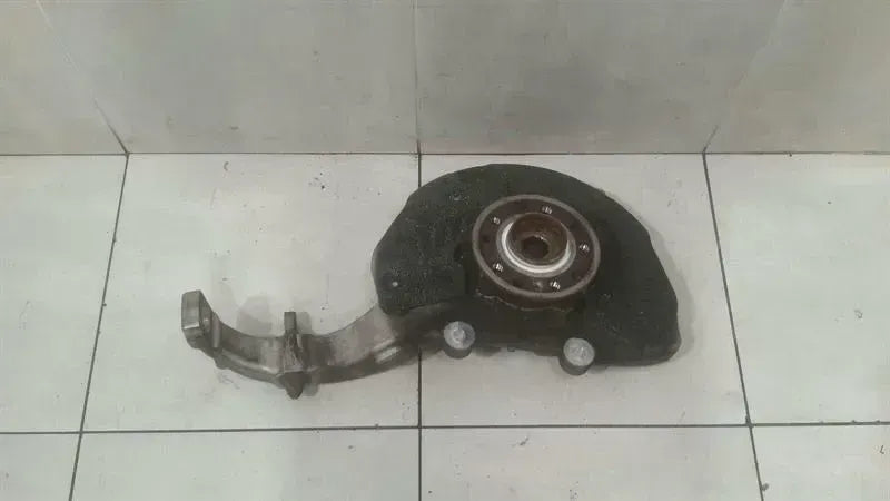 Mercedes C43 AMG 4-Matic W205 Front Hub A2053326600 Wheel Bearing Housing Front Right