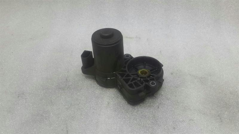MERCEDES C43 AMG W205 PARK BRAKE ENGINE A0009061303 ACTUATOR PARKING BRAKE RIGHT