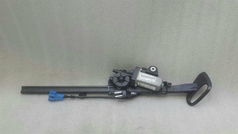 Mercedes C Class W205 Left Seatbelt Feeder A2058600182 Seat Belt Retainer Front Left
