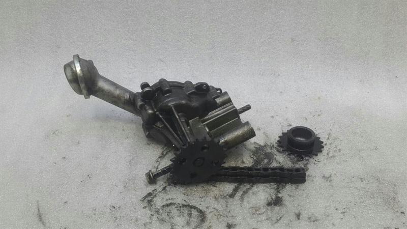 Mercedes A Class W176 Oil Pump A6071800301 Oil Pump Oil Auxiliary Pump OM607