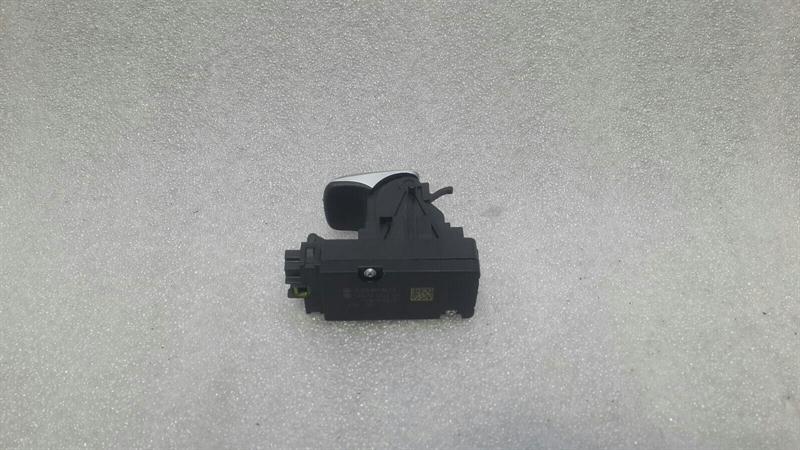 Mercedes C Class W205 Park Brake Switch A2059056603 Brake Switch PBM