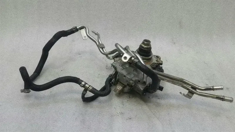 Mercedes W205 Fuel Pump Mechanical A6510703301 Fuel Pump OM651 Complete