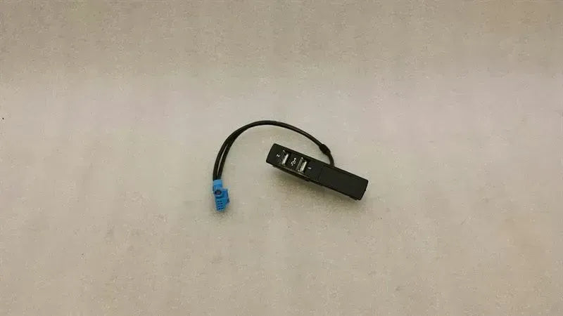 MERCEDES S-CLASS W222 USB INPUT A2228200915 USB SOCKET