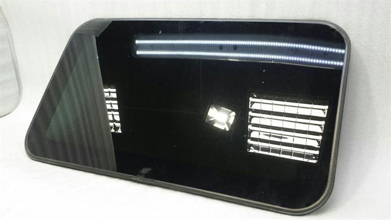 Porsche Cayenne 957 Sunroof Glass 95556400220 Sliding Sunroof Glass 7L0877055B