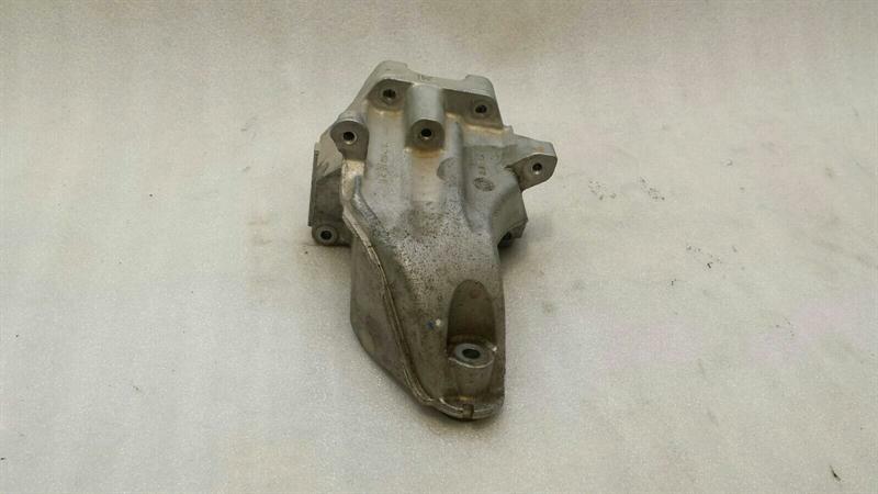 Mercedes C Class W205 Right Engine Mount A6512234204 Engine Mount Right OM651