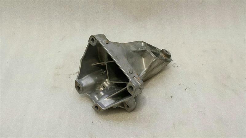 Mercedes C Class W205 Right Engine Mount A6512234204 Engine Mount Right OM651