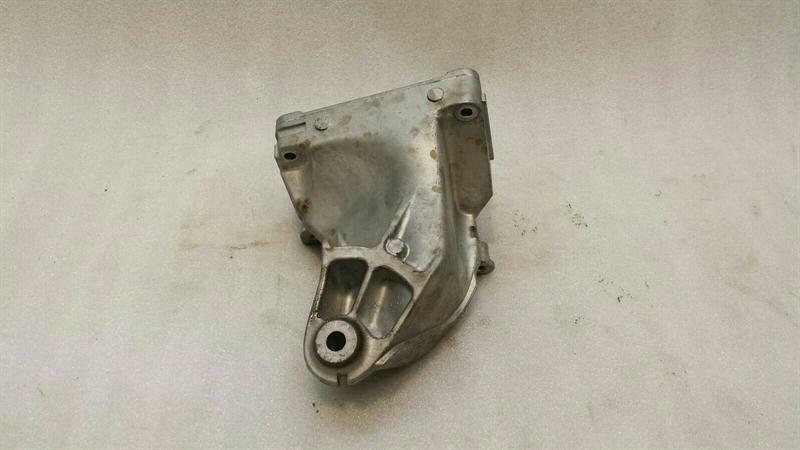 Mercedes C Class W205 Right Engine Mount A6512234204 Engine Mount Right OM651