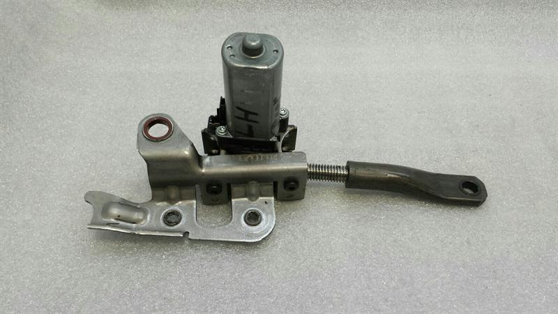 Porsche Cayenne 958 Left Seat Rear Up Down Adjustment 984686 Seat Engine Left