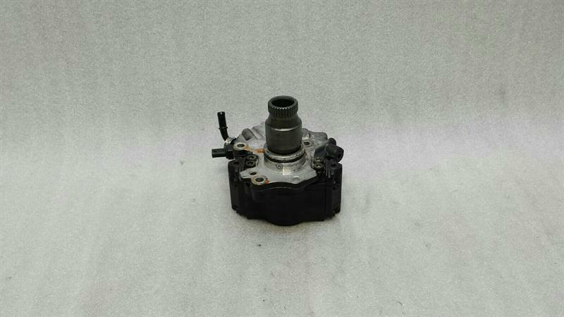 Mercedes CLS W218 Fuel Pump Mechanical A6510702601 Fuel Pump OM651