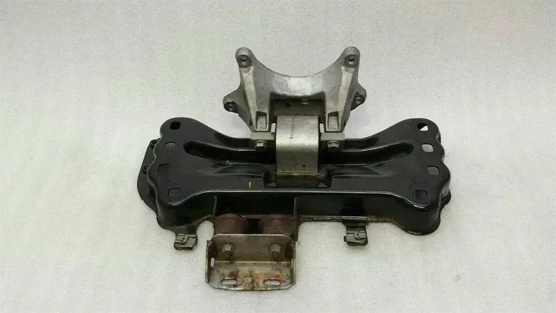Mercedes CLS W218 W212 Gearbox Mount A2122403802 Gearbox Mount