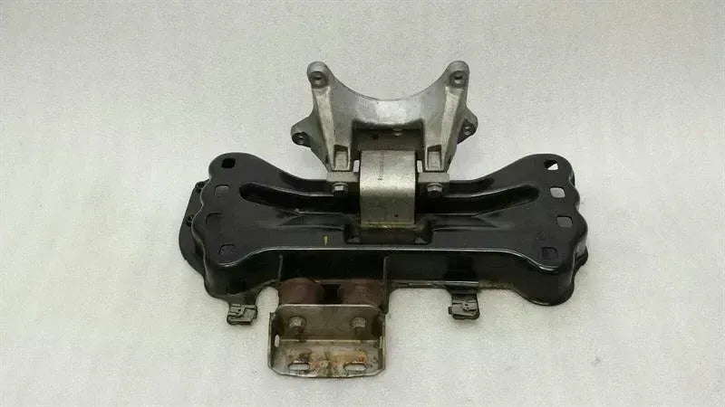 Mercedes CLS W218 W212 Gearbox Mount A2122403802 Gearbox Mount