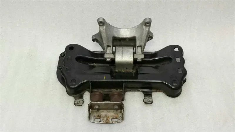 Mercedes CLS W218 W212 Gearbox Mount A2122403802 Gearbox Mount