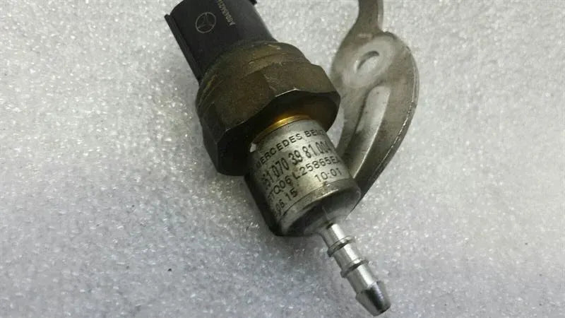 Mercedes CLS W218 Fuel Sensor A6510703981 Fuel Line Sensor OM651