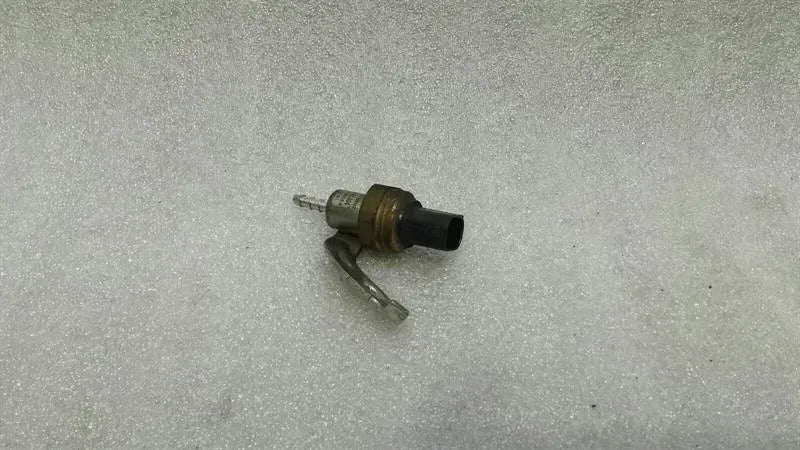 Mercedes CLS W218 Fuel Sensor A6510703981 Fuel Line Sensor OM651