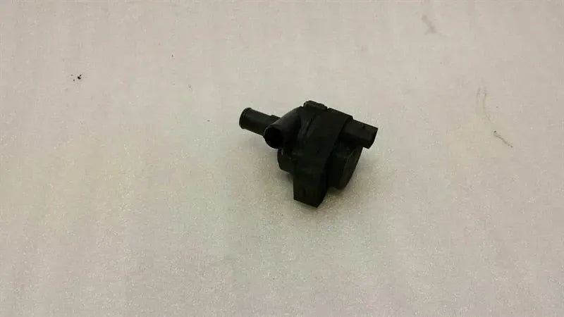 Mercedes CLS W218 additional cooling pump A2118350028 coolant pump OM651