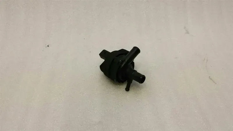 Mercedes CLS W218 additional cooling pump A2118350028 coolant pump OM651