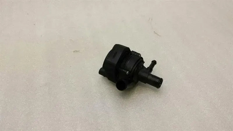 Mercedes CLS W218 additional cooling pump A2118350028 coolant pump OM651