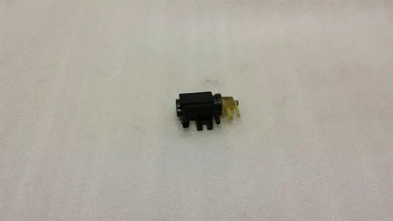 Mercedes C Class W205 Vacuum Valve A0091533128 Pressure Converter Turbo