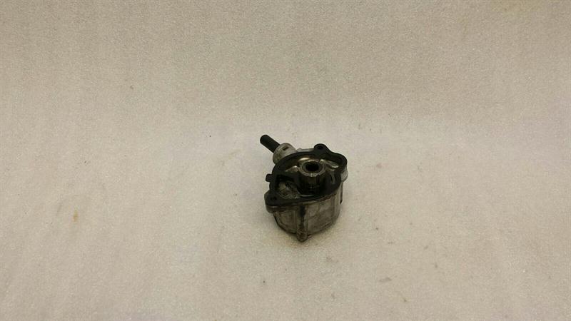 Mercedes C Class W205 Vacuum Pump A6512300465 Vacuum Pump OM651 Diesel