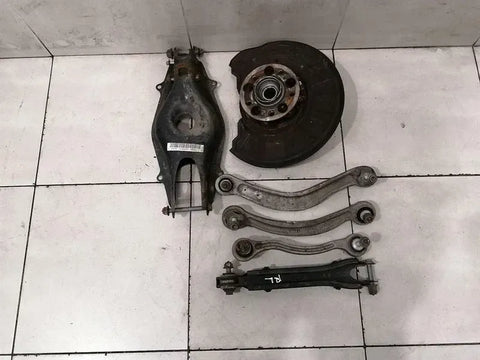 Mercedes C Class W204 AMG RLH Hub A2043503108 Wheel Bearing Housing Rear Left