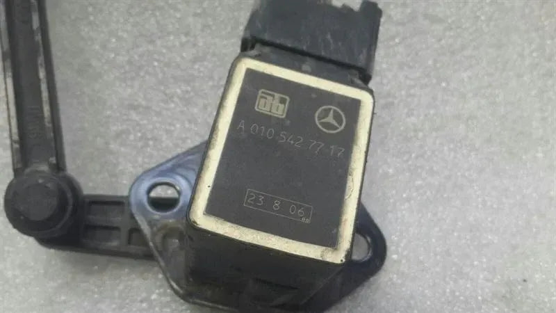 Mercedes R63 AMG W251 Xenon Level Sensor A0105427717 Level Controller.