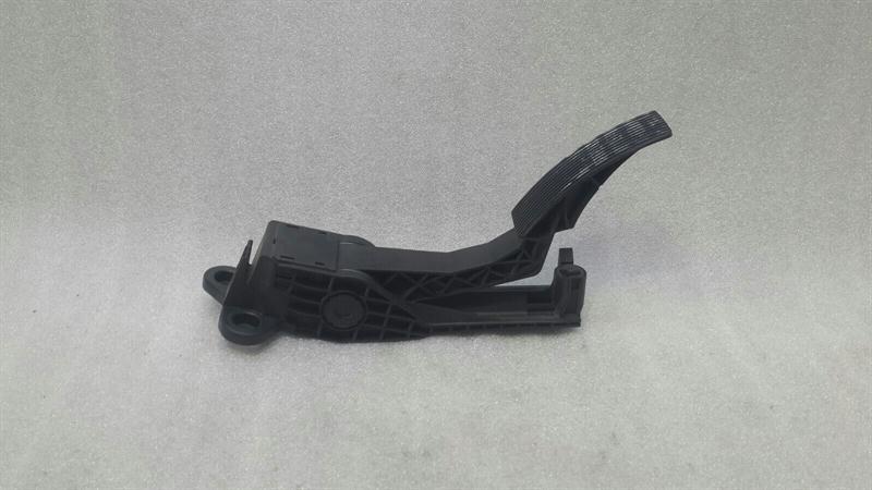 Mercedes R Class W251 Throttle Pedal (Electrical) A1643000104 Throttle Pedal